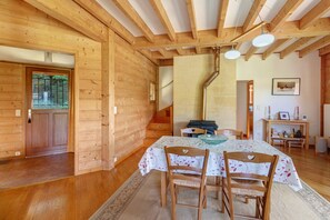 Dining - Gîte Le Bosquet with Private Terrace, Garden and Air Conditioning in Calviac-en-Périgord (Calviac-en-Périgord)