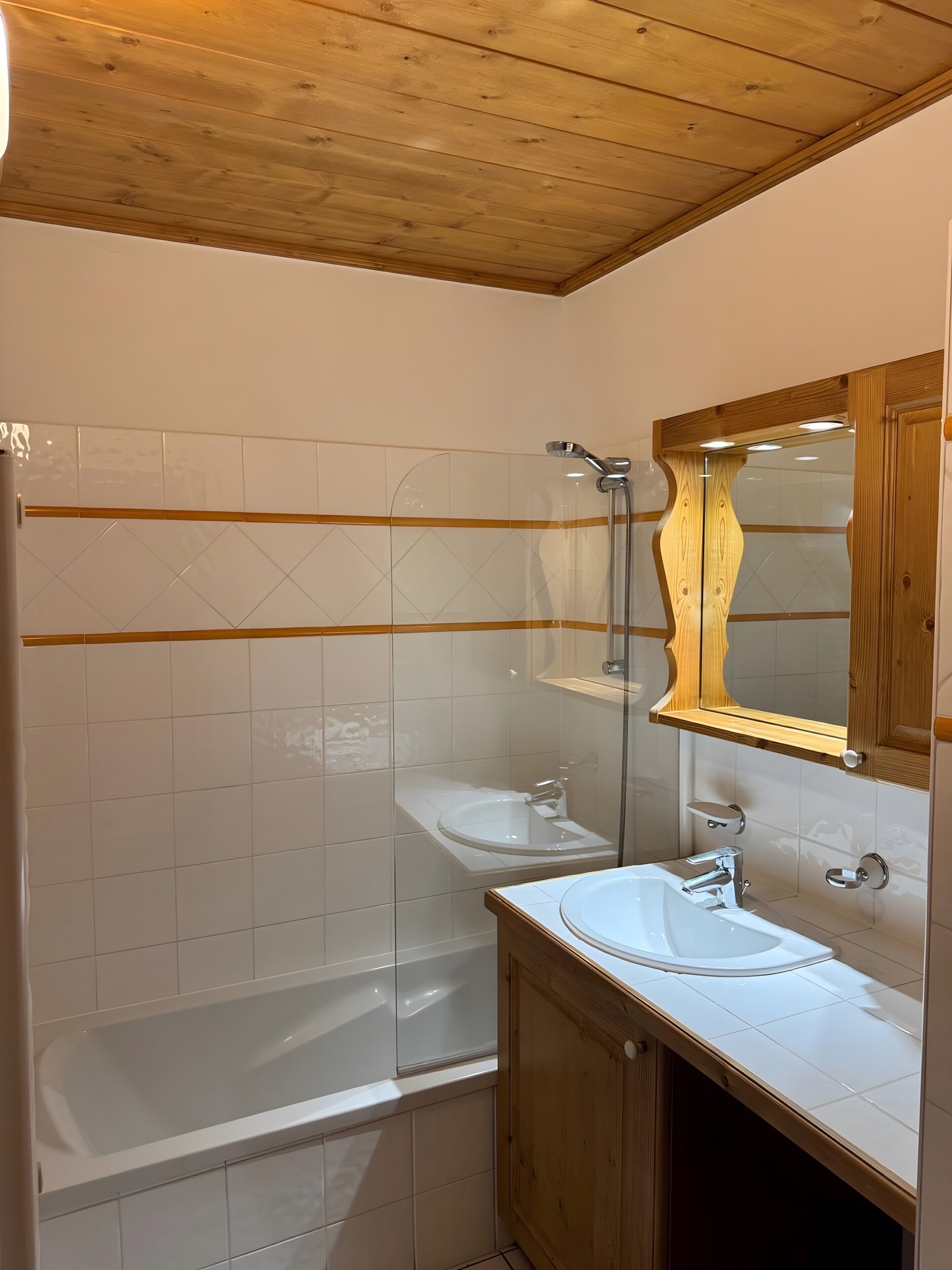 Shower, towels