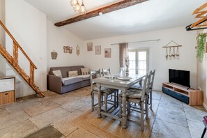 TV - Apartment 'Cocoon Cosy Coeur De Beaucaire - 4' with Wi-Fi (Beaucaire)