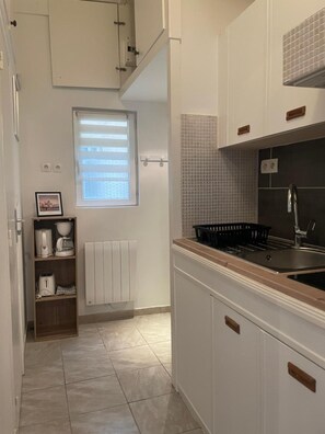 Fridge, microwave, oven, stovetop - Apartment 'Duplex Charmant 4 Pers Tout À Pied' with Wi-Fi (Joigny)