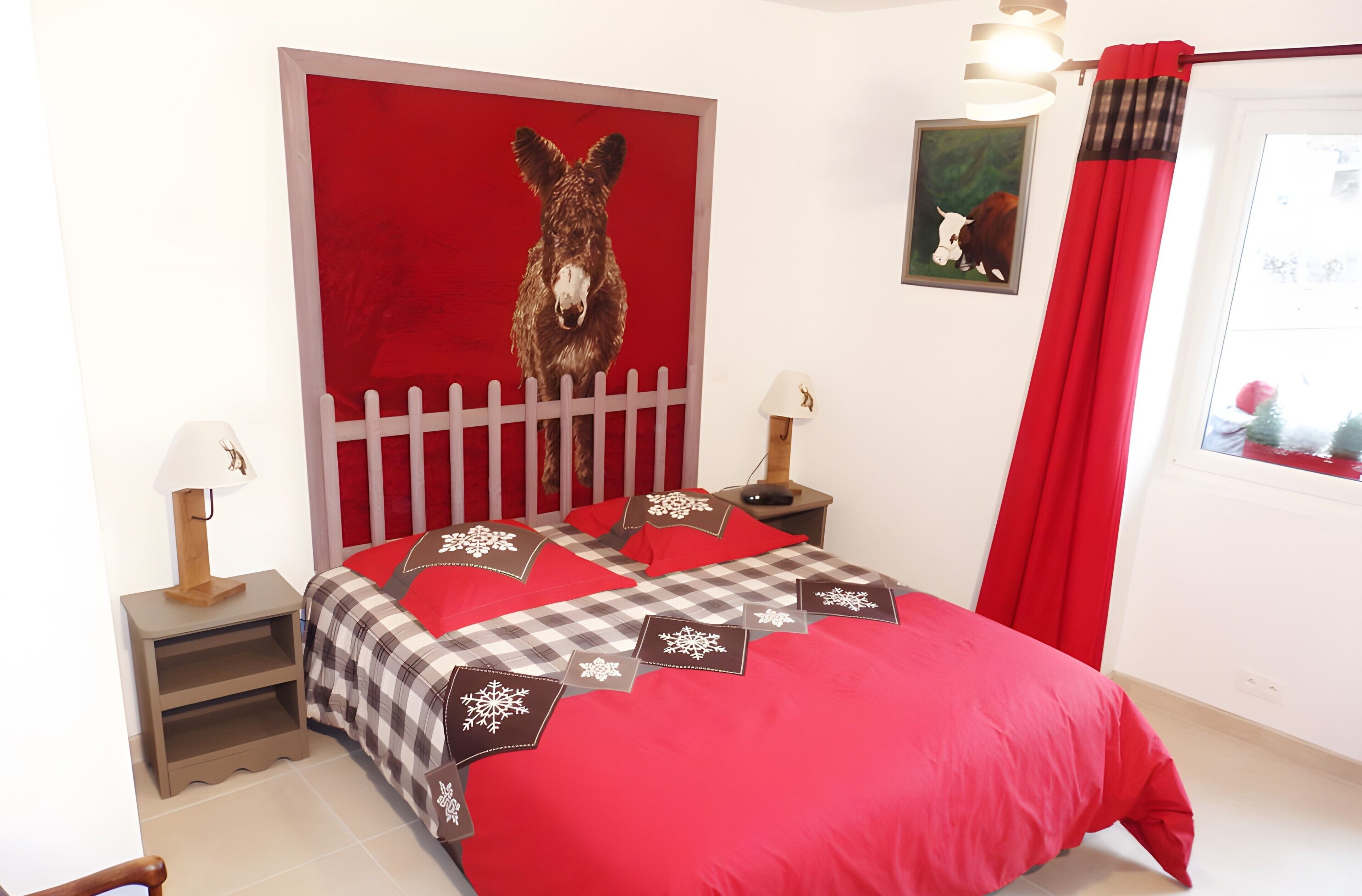 Iron/ironing board, WiFi, bed sheets, wheelchair access