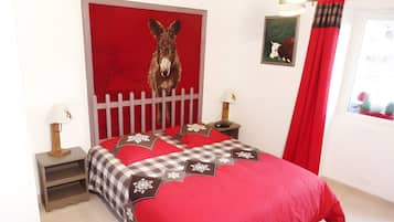 Iron/ironing board, WiFi, bed sheets, wheelchair access