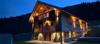 Gîte 'Lisalice': Mountain View, Private Terrace & Wi-Fi