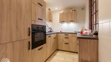 Kühlschrank, Mikrowelle, Ofen, Geschirrspüler