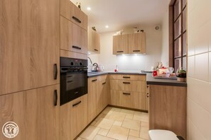 Fridge, microwave, oven, dishwasher - Gîte Chez Mayon: Vacation Home with Mountain View and Wi-Fi in Orcier (Orcier)