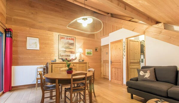 Interior - Gîte Au Pré De La Basse – Chalet with Mountain Views near Lake Geneva (Orcier)