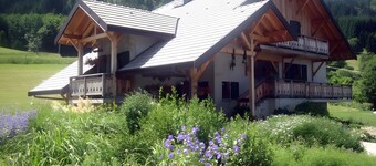 Gîte Au Pré De La Basse: Chalet met Uitzicht op de Bergen