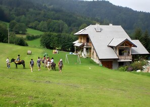 Golf - Gîte Au Pré De La Basse – Chalet with Mountain Views near Lake Geneva (Orcier)