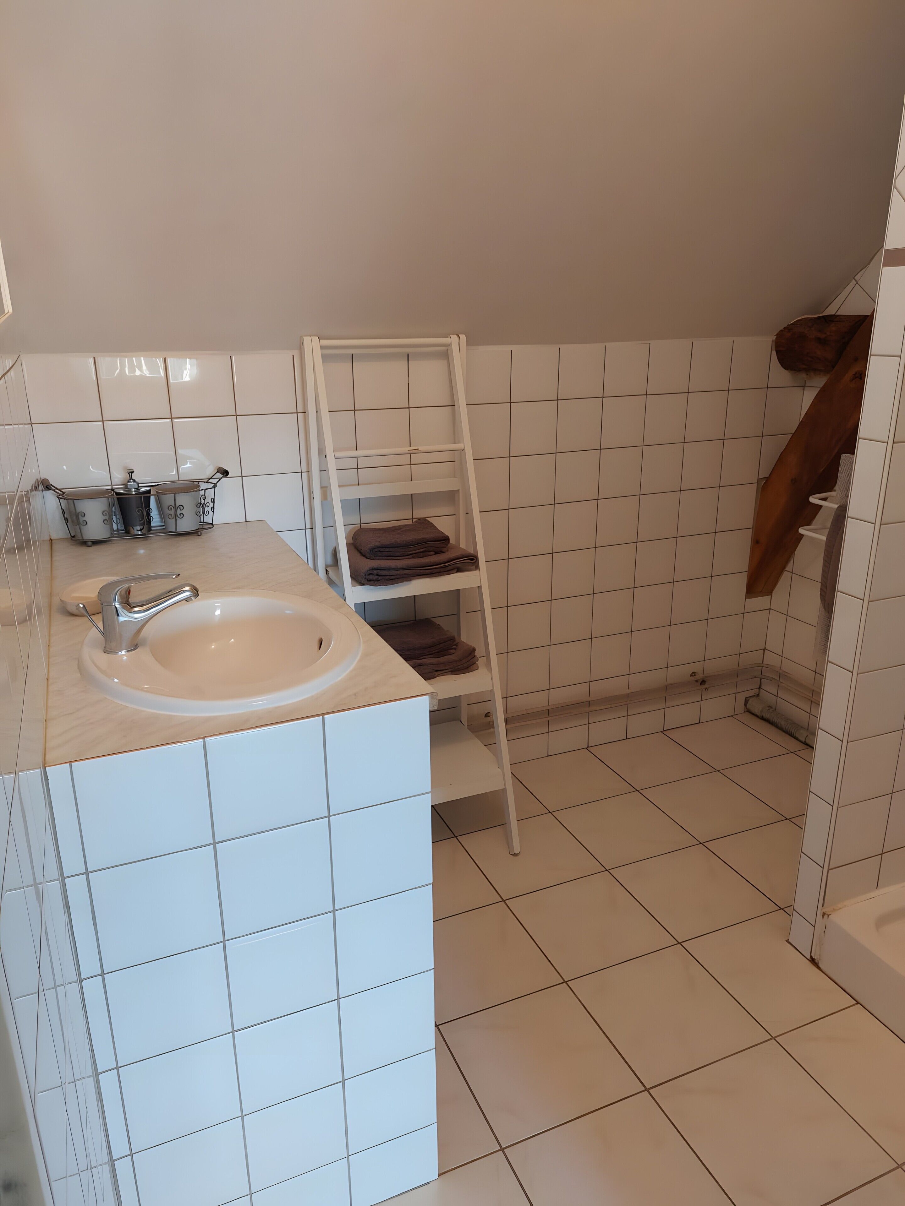 Een douche, een haardroger, handdoeken