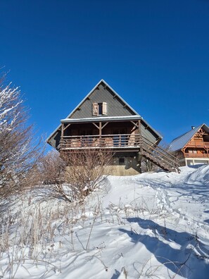 Exterior - Chalet des Cimes Étoilées – Comfort and Nature in the Heart of Sancy (Chastreix)