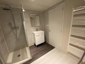 Shower - Chalet des Cimes Étoilées – Comfort and Nature in the Heart of Sancy (Chastreix)