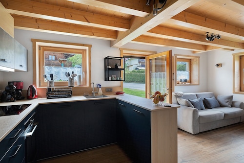 Freistehendes Chalet Saflalou: Bergblick, private Terrasse & WLAN in Combloux