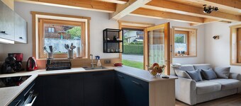 Saflalou Chalet: Mountain View, Private Terrace & Wi-Fi in Combloux