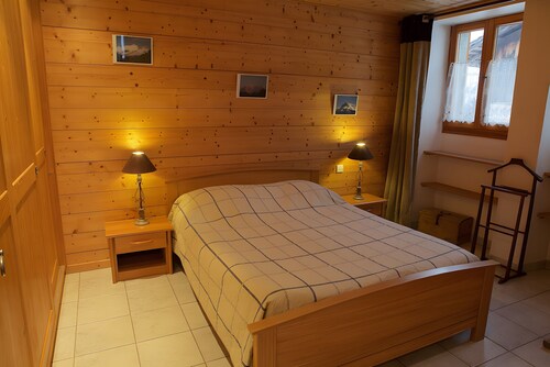 Gîte 'La Ferme du Mont Blanc': Mountain View, Private Terrace & Wi-Fi