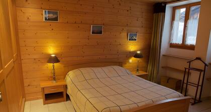 Gîte 'La Ferme du Mont Blanc': Mountain View, Private Terrace & Wi-Fi