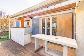 Terrace/patio - Bed and Breakfast 'La Berguerie' with Private Terrace and Wi-Fi (Dolus d'Oléron)