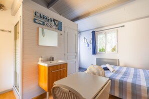 WiFi, bed sheets - Bed and Breakfast 'La Berguerie' with Private Terrace and Wi-Fi (Dolus d'Oléron)