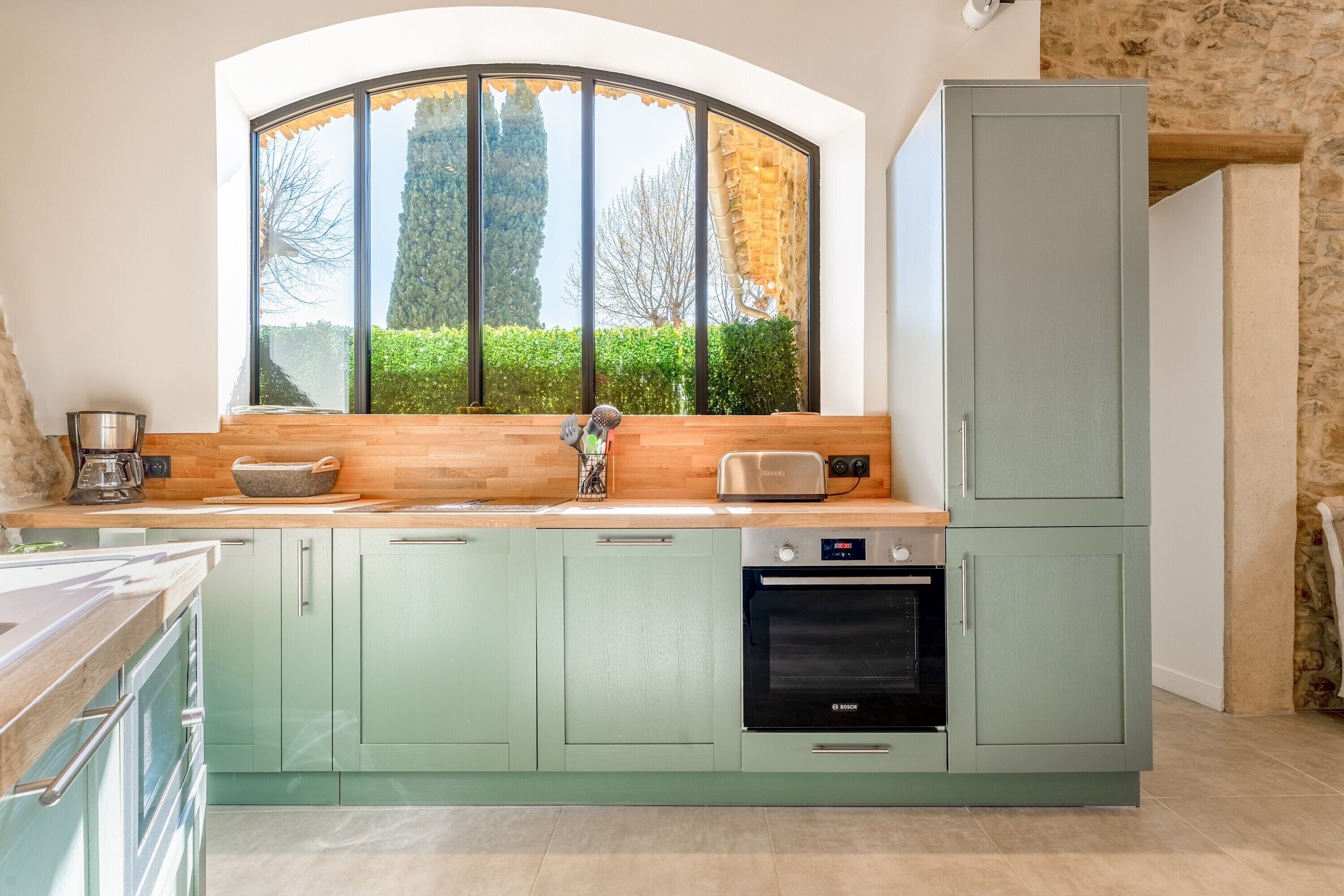 冰箱、微波炉、烤箱、炉灶