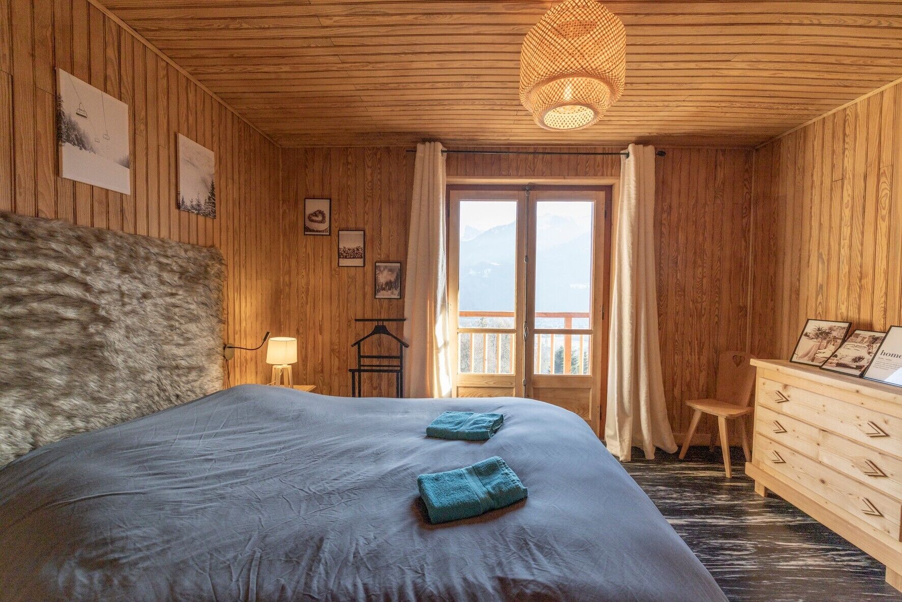 4 Schlafzimmer, Schreibtisch, Bügeleisen/Bügelbrett, WLAN