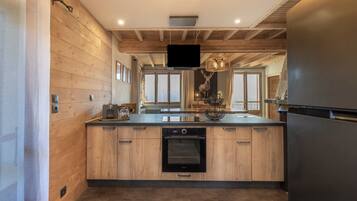 Réfrigérateur, micro-ondes, four, plaque de cuisson