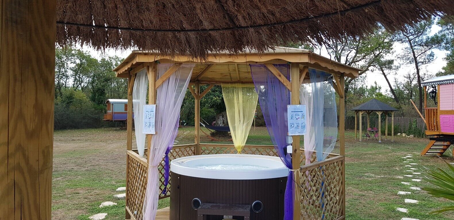 Bain à remous extérieur