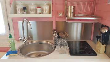 Fridge, microwave, stovetop, coffee/tea maker