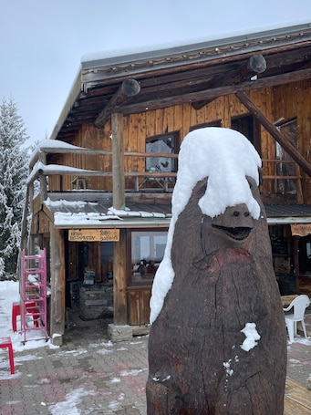 Extérieur. Nid cosy La Norma Les Campanules