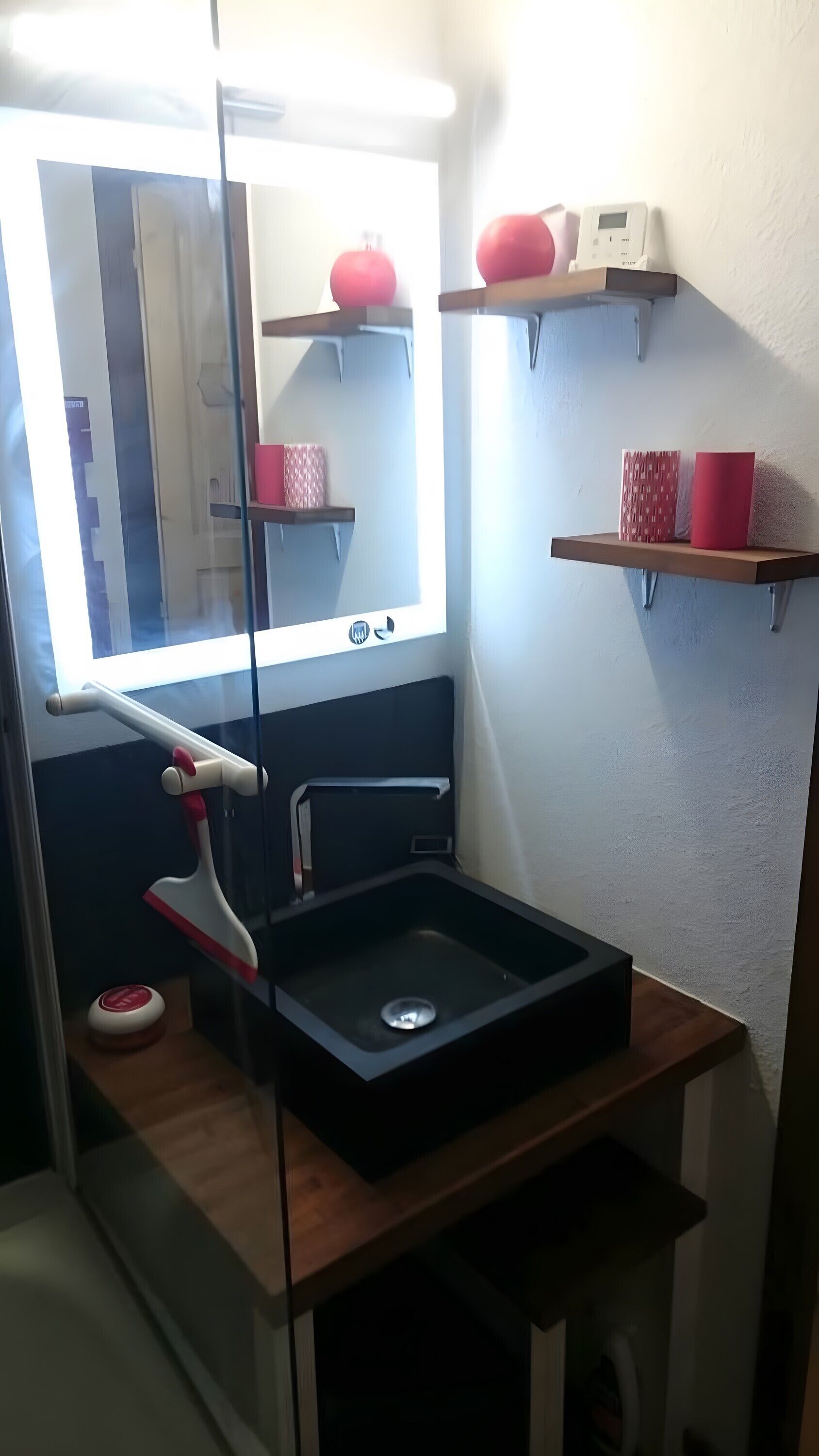 Douche, sèche-cheveux