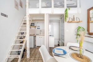 Dining - Apartment 'Studio Cosy Au Centre De Ville - 2' with Wi-Fi (Beaucaire)