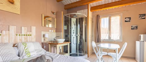 واي فاي وملاءات أسرّة