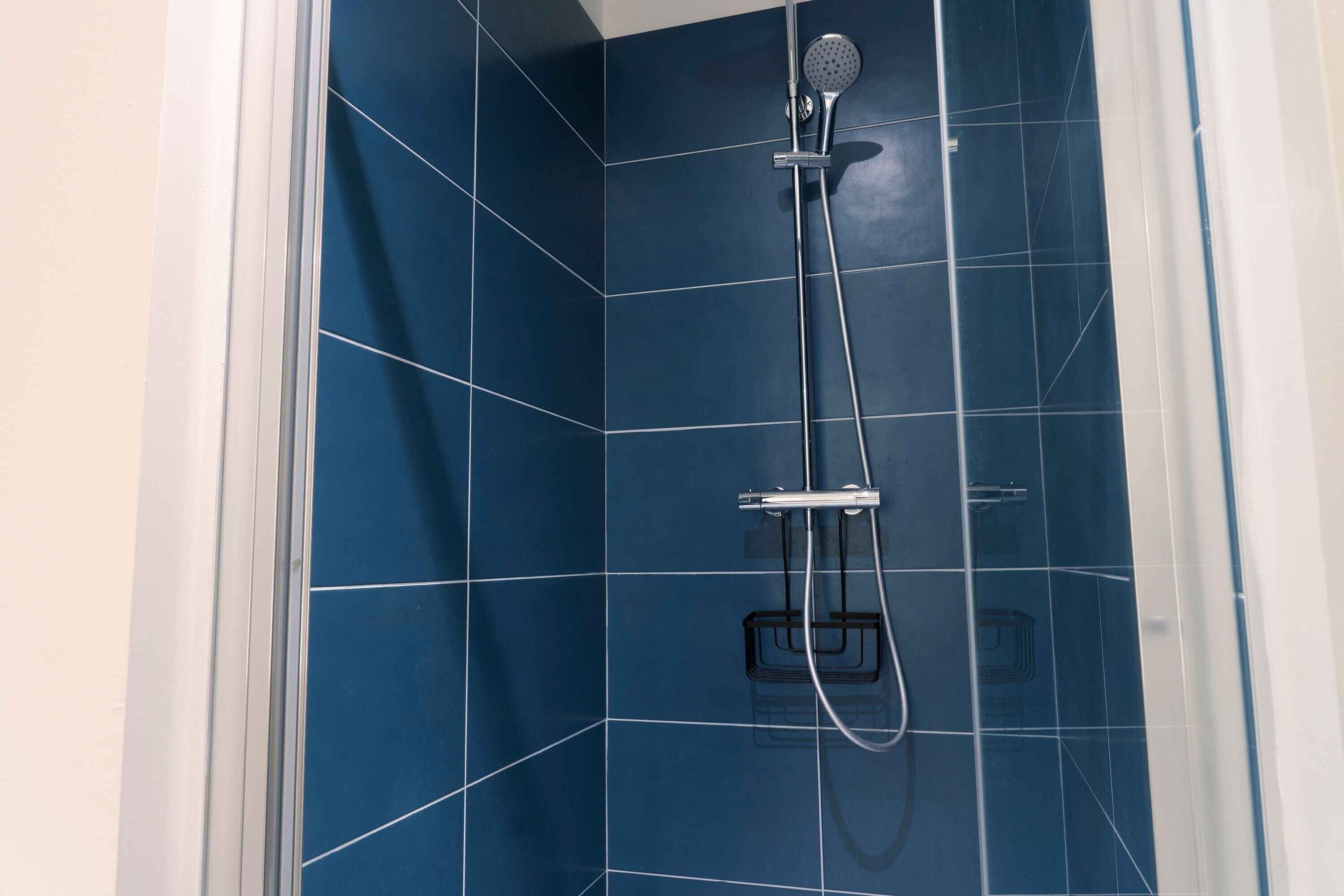 Douche, serviettes fournies