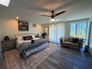 4 habitaciones, tabla de planchar con plancha y ropa de cama