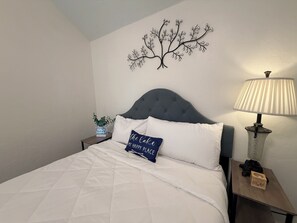 4 bedrooms, iron/ironing board, bed sheets, wheelchair access - Executive Retreat in Rogers Near Beaver Lake
Peaceful Nature Getaway Lake access (Little Flock)