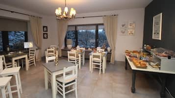 Free daily buffet breakfast