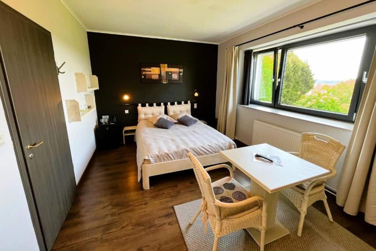 Standard Double Room, Garden View | Down comforters, WiFi (free), bed sheets
