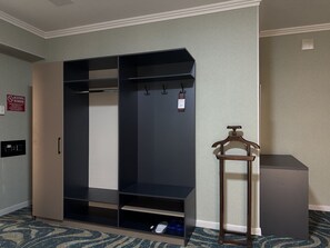 Standard dubbelrum - utsikt mot staden | Värdeförvaringsskåp på rummet och gratis wi-fi