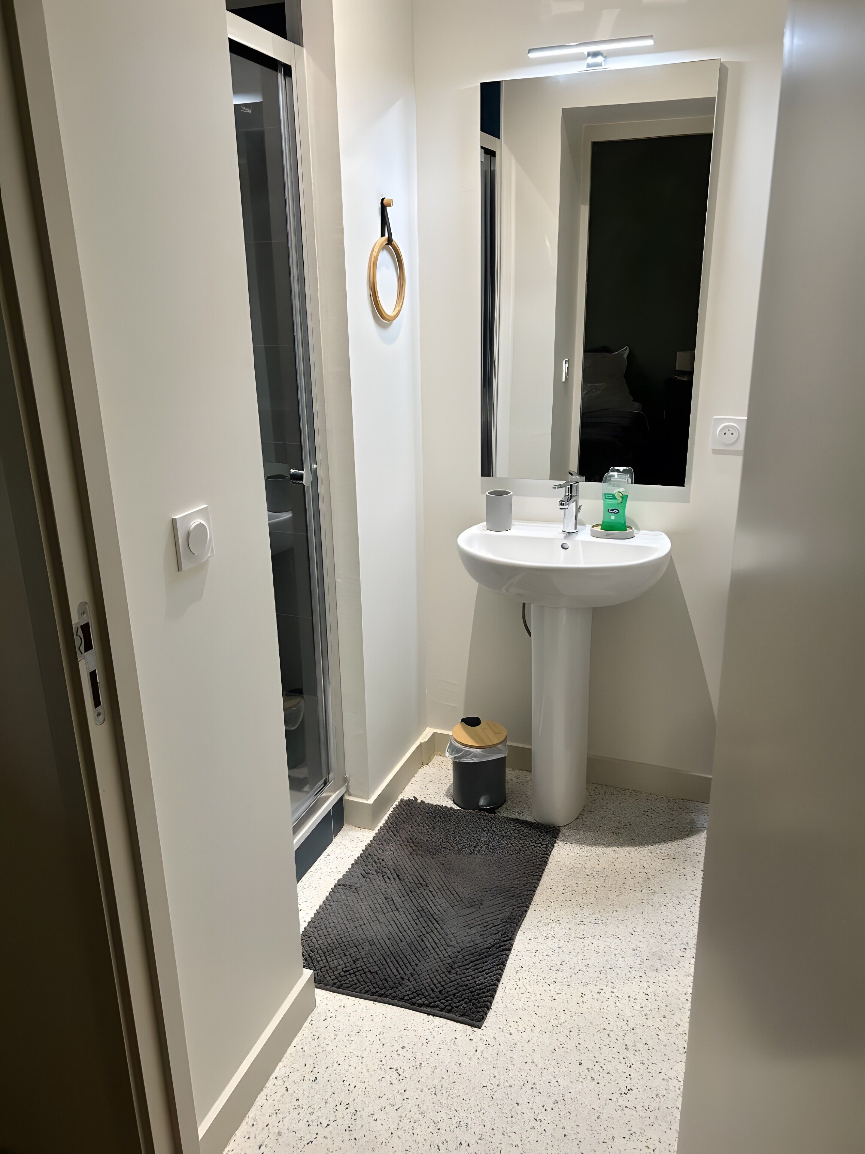 Shower, towels