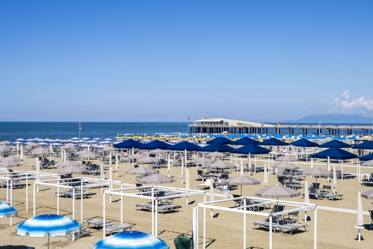 På stranden og strandhåndklær