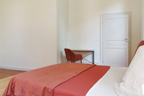 WiFi, bed sheets