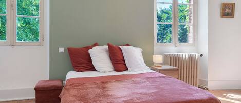 WiFi, bed sheets