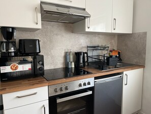 Fridge, microwave, oven, stovetop - Apartment 'Economy Für 2 Personen' with Wi-Fi (Königstein im Taunus)