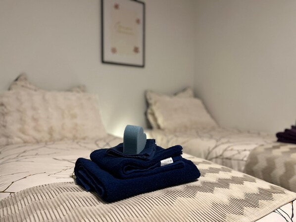 WiFi, bed sheets - Apartment 'Economy Für 2 Personen' with Wi-Fi (Königstein im Taunus)