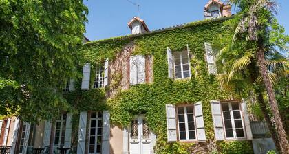 Chambre 7 avec terrasse partagée, jardin commun et Wi-Fi