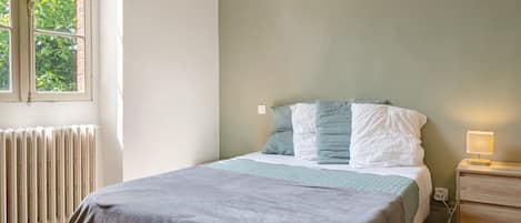 WiFi, bed sheets