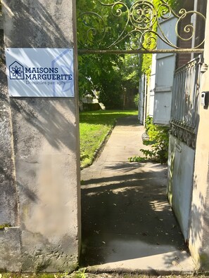 تفاصيل الفندق من الخارج