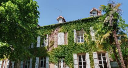 Chambre 9 avec terrasse partagée, jardin commun et Wi-Fi