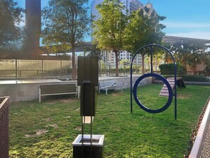 Outdoor pool - 2BR Duplex DIFC Museum of the Future (Dubai)