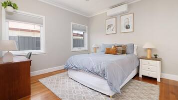 3 bedrooms, iron/ironing board, Internet, bed sheets