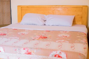 Iron/ironing board, WiFi, bed sheets - Mariebu Beach ApartmentClick to open side panel (Boneza)