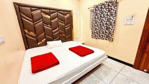Premium bedding, desk, laptop workspace, soundproofing - Hotel S C PALACE near Mahakal Temple (Ujjain)